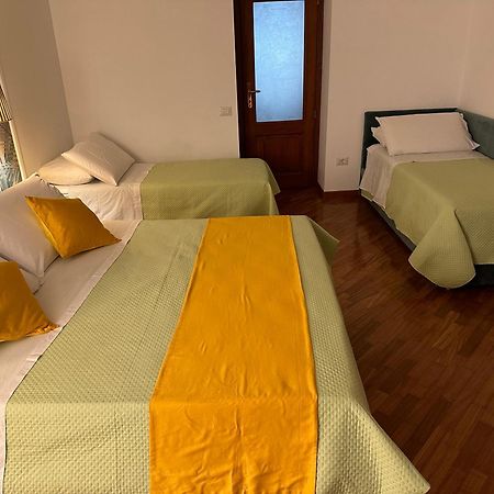 Two Rooms Chiaia 37 เนเปิลส์ ภายนอก รูปภาพ
