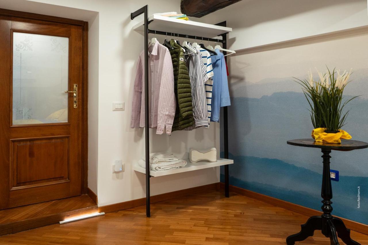 Two Rooms Chiaia 37 เนเปิลส์ ภายนอก รูปภาพ