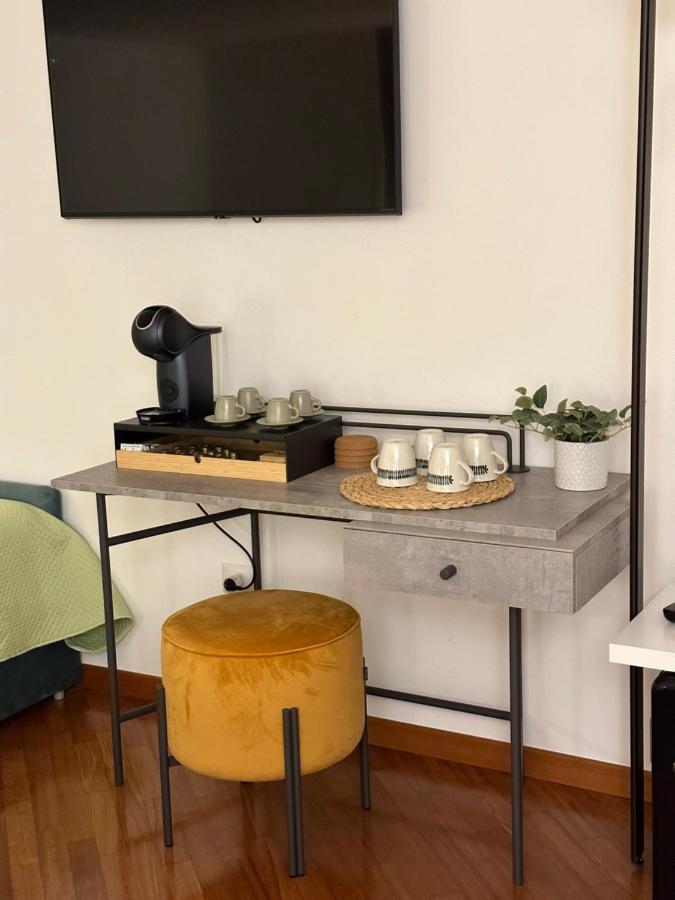 Two Rooms Chiaia 37 เนเปิลส์ ภายนอก รูปภาพ