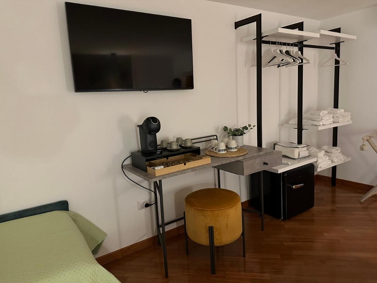 Two Rooms Chiaia 37 เนเปิลส์ ภายนอก รูปภาพ